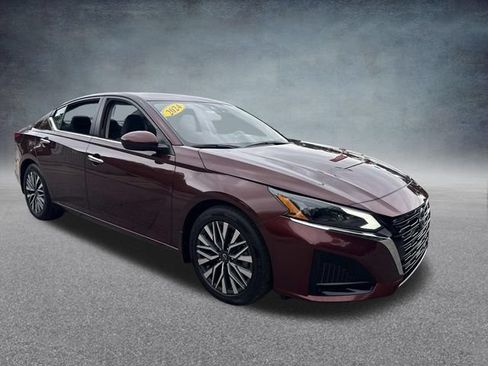 Used 2024 Nissan Altima 2.5 SV w/ SV Premium Package FWD image 4