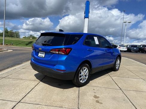 Used 2024 Chevrolet Equinox LS w/ LS Convenience Package FWD image 17