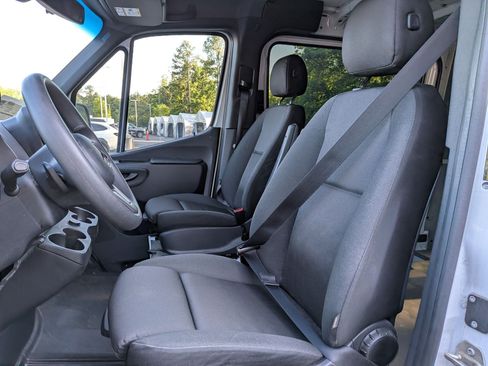 Used 2022 Mercedes-Benz Sprinter 2500 image 13