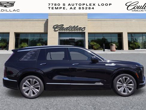 New 2026 Cadillac Vistiq Luxury image 2