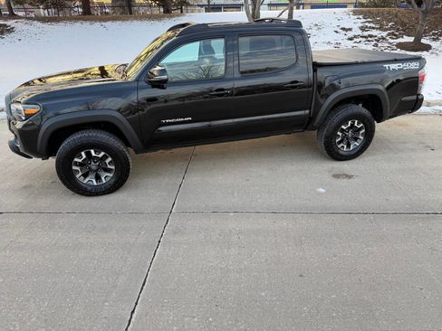 Used 2021 Toyota Tacoma TRD Off-Road w/ TRD Premium Off Road Package image 8