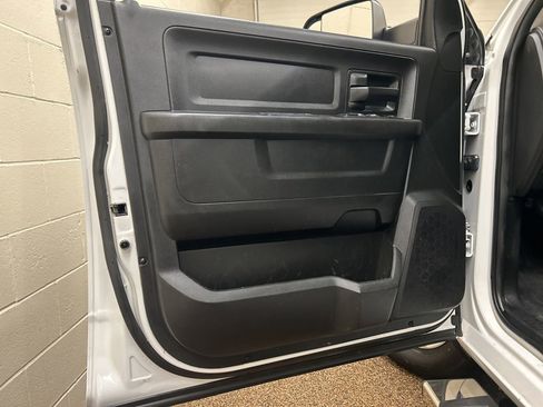 Used 2019 RAM 1500 Tradesman w/ Chrome Appearance Group image 12