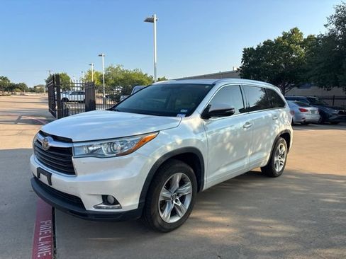 Used 2016 Toyota Highlander Limited Platinum FWD image 1