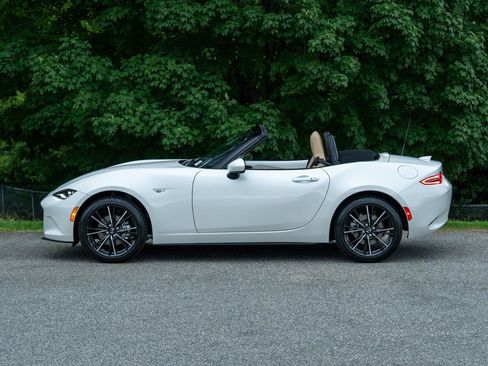 Used 2026 MAZDA MX-5 Miata Grand Touring RWD image 6