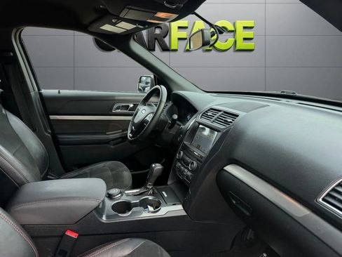 Used 2018 Ford Explorer XLT w/ Equipment Group 202A AWD/4WD image 25