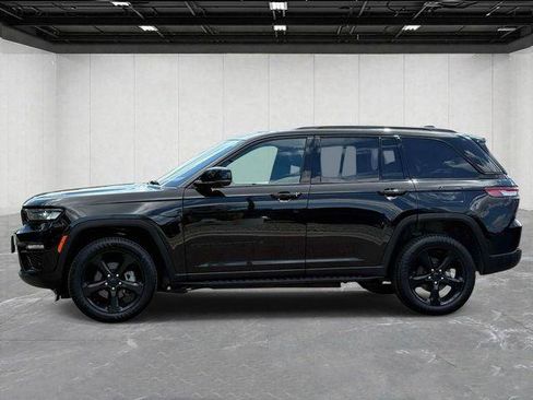 Certified 2024 Jeep Grand Cherokee Limited w/ Luxury Tech Group II AWD/4WD image 8
