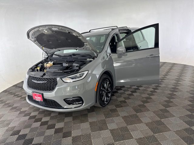 Used 2021 Chrysler Pacifica Touring w/ S Appearance Package FWD image 10