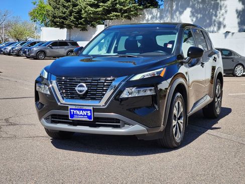 Used 2023 Nissan Rogue SV image 3