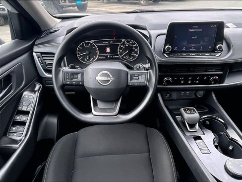 Used 2025 Nissan Rogue S AWD/4WD image 5