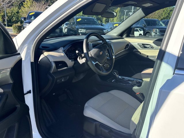 Used 2023 Chevrolet Traverse LS FWD image 4