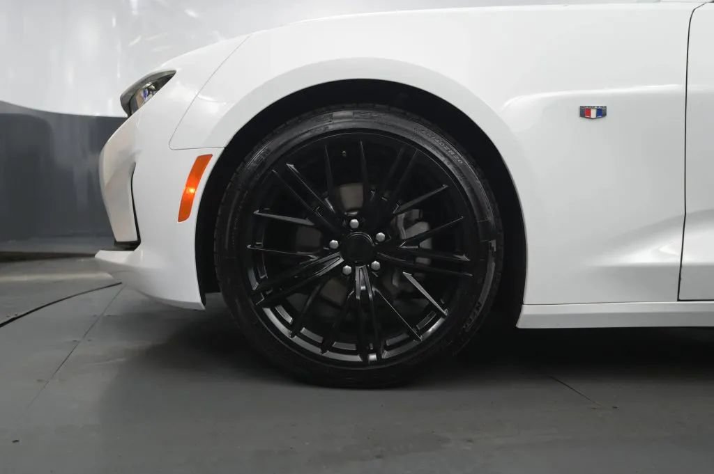 Used 2023 Chevrolet Camaro LT RWD image 10