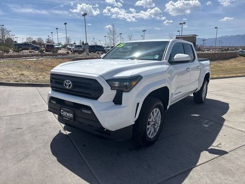 Used 2025 Toyota Tacoma SR5 image 3