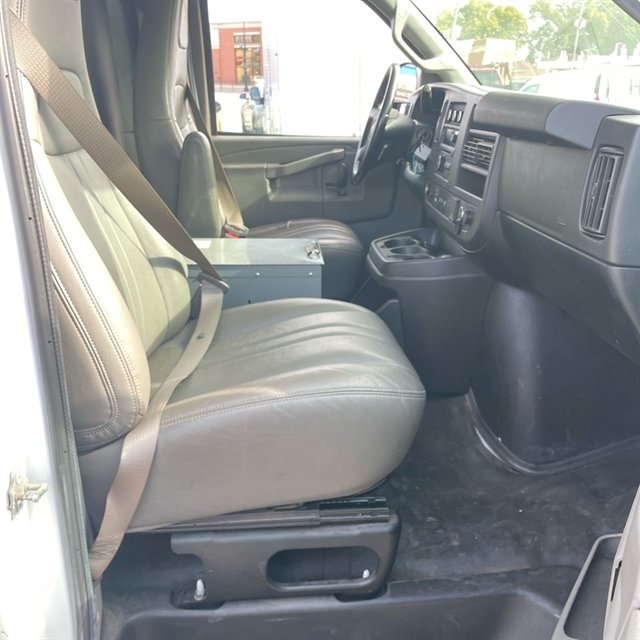 Used 2020 Chevrolet Express 3500 Extended w/ Driver Convenience Package RWD image 7