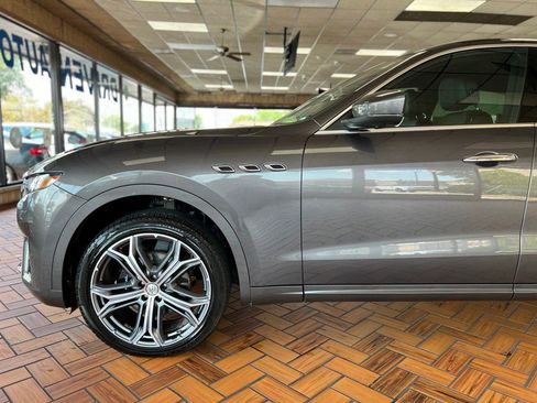 Used 2021 Maserati Levante image 4