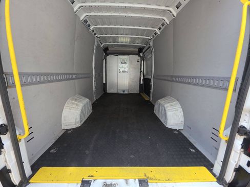 Used 2023 RAM ProMaster 3500 w/ Fleet Safety Group (AWQ) FWD image 17