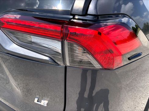 Used 2020 Toyota RAV4 LE FWD image 30