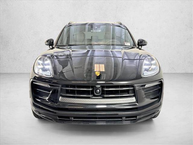 Used 2025 Porsche Macan AWD/4WD image 6
