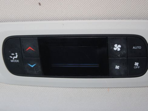 Used 2022 Chrysler Pacifica Touring-L image 36