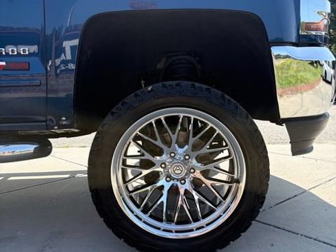 Used 2017 Chevrolet Silverado 1500 LT w/ All Star Edition AWD/4WD image 7