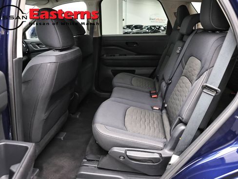 Used 2025 Nissan Pathfinder SV FWD image 21