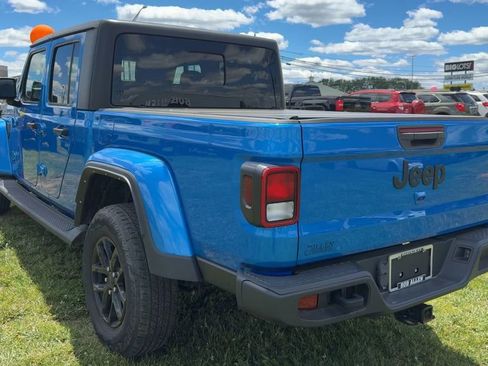 Used 2022 Jeep Gladiator Sport AWD/4WD image 5