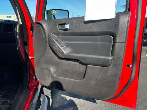 Used 2010 HUMMER H3 image 25