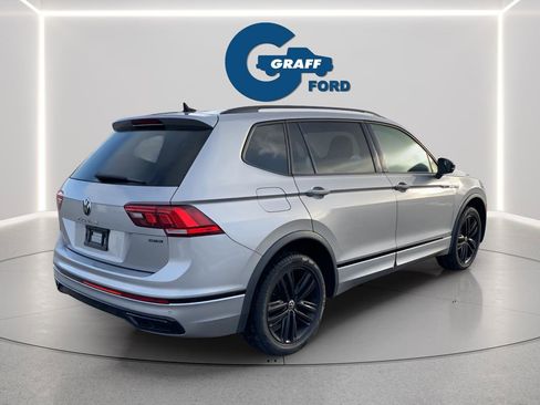 Used 2022 Volkswagen Tiguan SE R-Line image 11