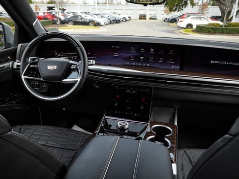 Used 2025 Cadillac Escalade Sport Platinum w/ LPO, ONYX Package image 32