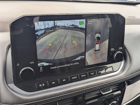 Used 2023 Nissan Rogue SL w/ SL Premium Package image 18