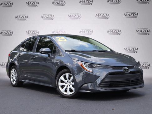 Used 2025 Toyota Corolla LE FWD image 2