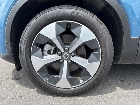 Certified 2025 Volvo XC40 B5 Plus AWD/4WD image 9