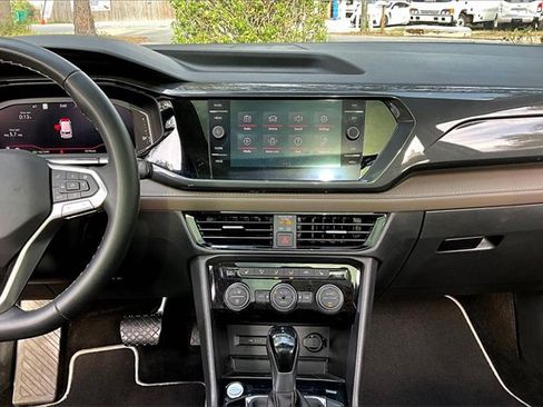 Used 2023 Volkswagen Taos SEL image 9