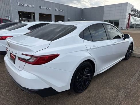 Used 2026 Toyota Camry SE w/ Convenience Package image 4