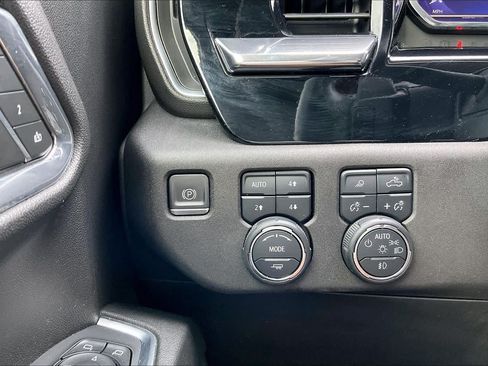 Used 2024 Chevrolet Silverado 1500 LTZ AWD/4WD image 33