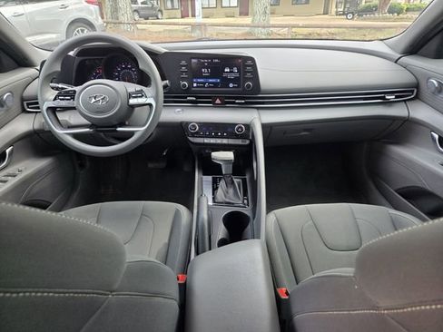 Used 2023 Hyundai Elantra SEL w/ Preferred Accessory Package image 6