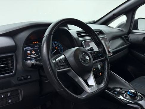 Used 2020 Nissan Leaf SV w/ SV Technology Package FWD image 24
