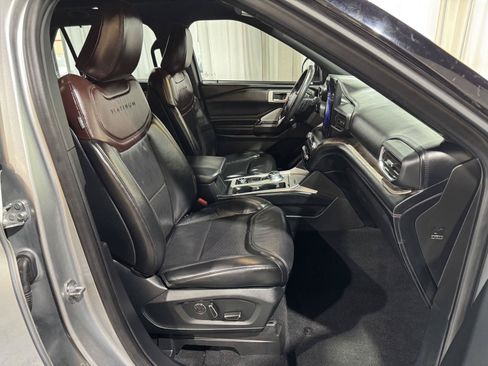 Used 2020 Ford Explorer Platinum w/ Premium Technology Package AWD/4WD image 22