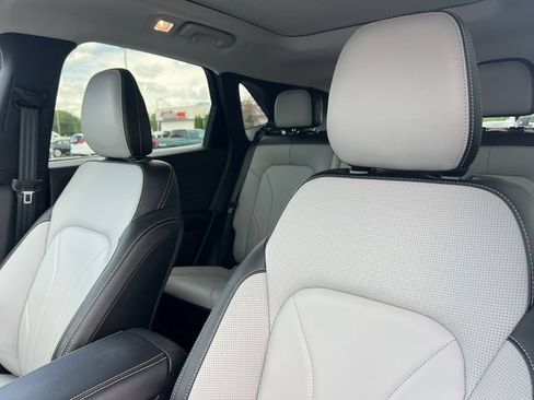 New 2025 Ford Escape SE w/ PHEV Premium Package FWD image 13