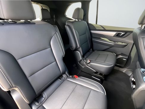 Used 2025 Buick Enclave Preferred FWD image 19