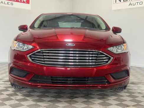 Used 2017 Ford Fusion SE w/ Fusion SE Technology Package FWD image 4