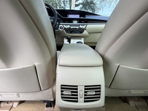 Used 2013 Lexus ES 350 w/ Luxury Pkg FWD image 33