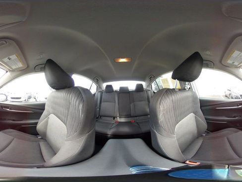 Used 2025 Toyota Camry LE image 41