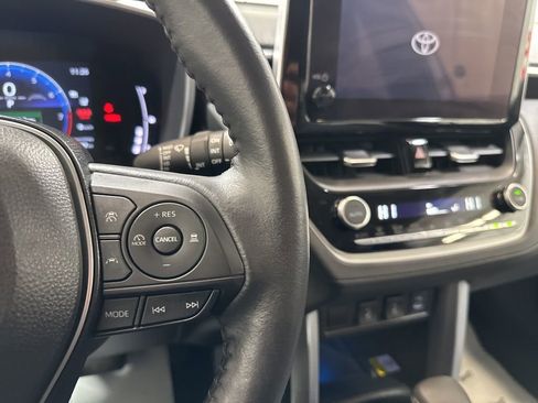 Used 2023 Toyota Corolla Cross XLE w/ Convenience Package image 30