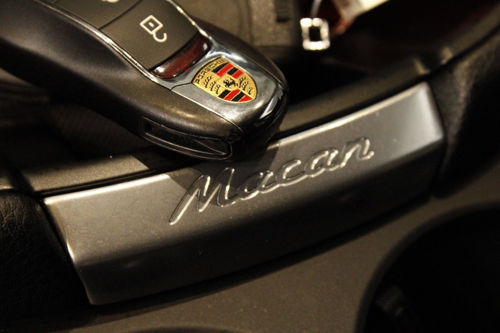 Certified 2026 Porsche Macan AWD/4WD image 36