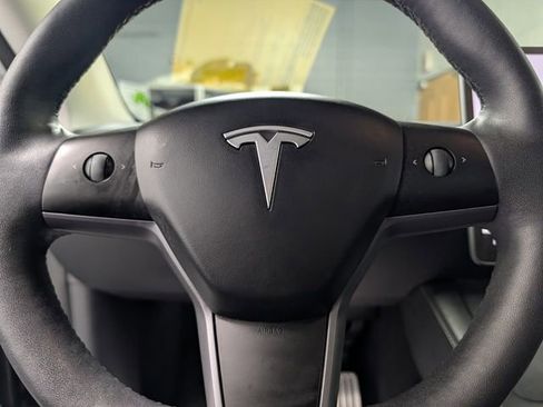 Used 2024 Tesla Model Y Performance image 18