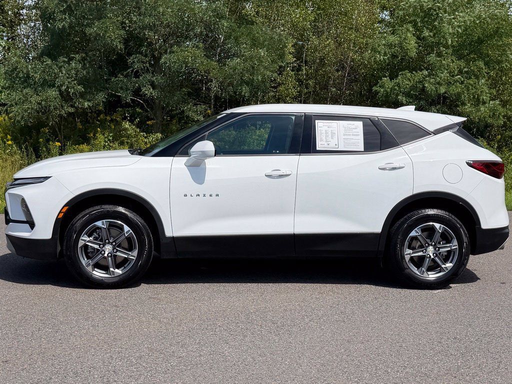 Used 2025 Chevrolet Blazer LT AWD/4WD image 31