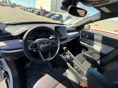 Used 2026 Jeep Compass Latitude AWD/4WD image 11