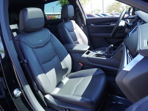 Certified 2025 Cadillac XT5 Premium Luxury image 12