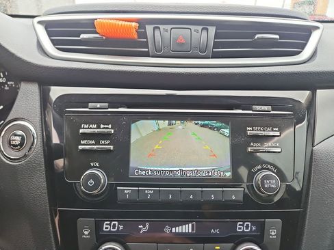 Used 2015 Nissan Rogue SV AWD/4WD image 20