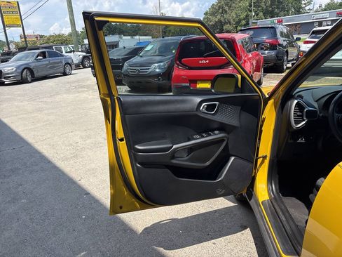 Used 2020 Kia Soul S FWD image 9